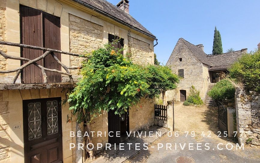 MONTIGNAC SECTEUR Montignac Lascaux. Dans un joli village: 2 maisons de caractère, atelier et préau. Jardin clos 1080 m2 1