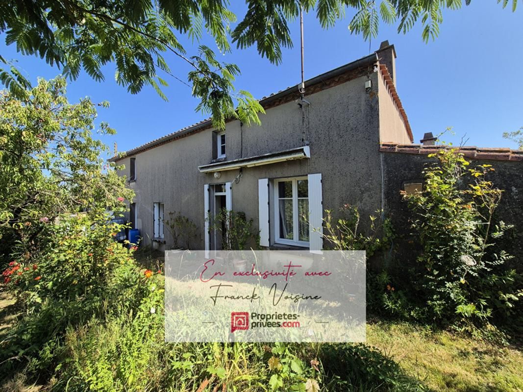 VENDRENNES A VENDRE en Exclusivité à Vendrennes, Maison à rénover de 58 m2 env avec 1 chambre et 2 greniers sur une parcelle de 1557 m2 1