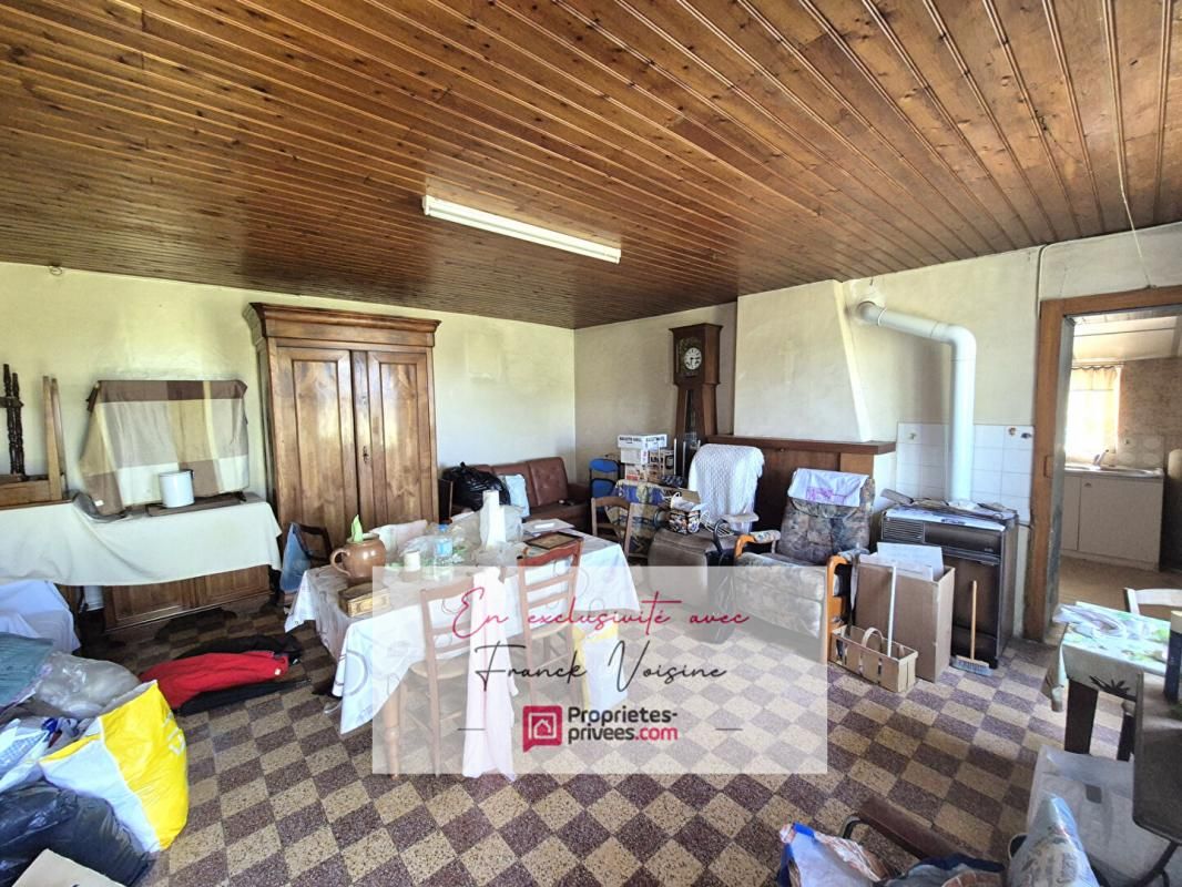 VENDRENNES A VENDRE en Exclusivité à Vendrennes, Maison à rénover de 58 m2 env avec 1 chambre et 2 greniers sur une parcelle de 1557 m2 2