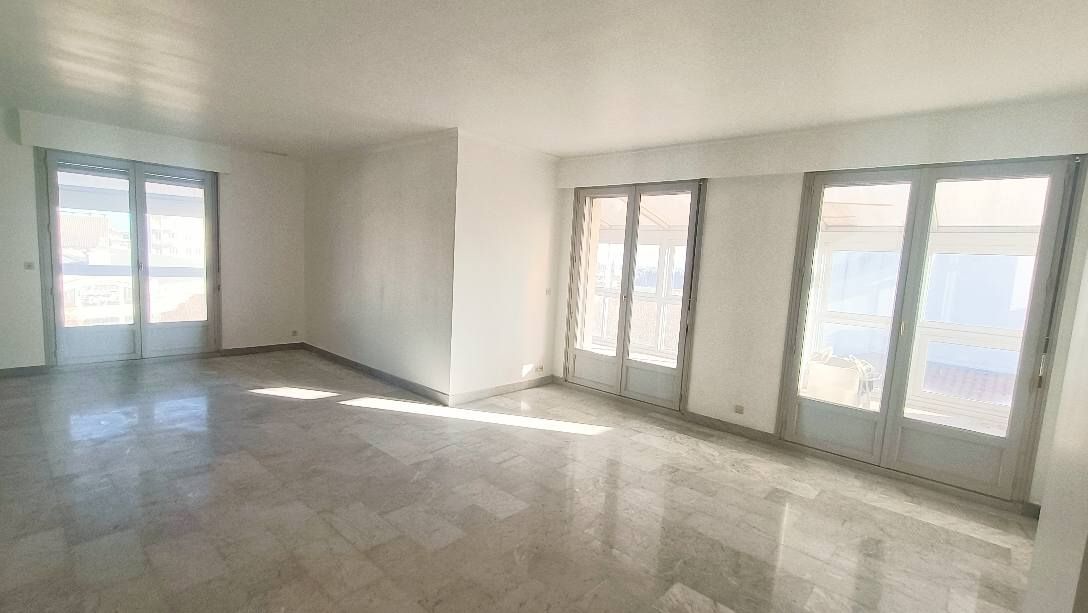 BEZIERS Appartement d' exception garage ascenseur privé. Bail d'habitation ou mixte 2