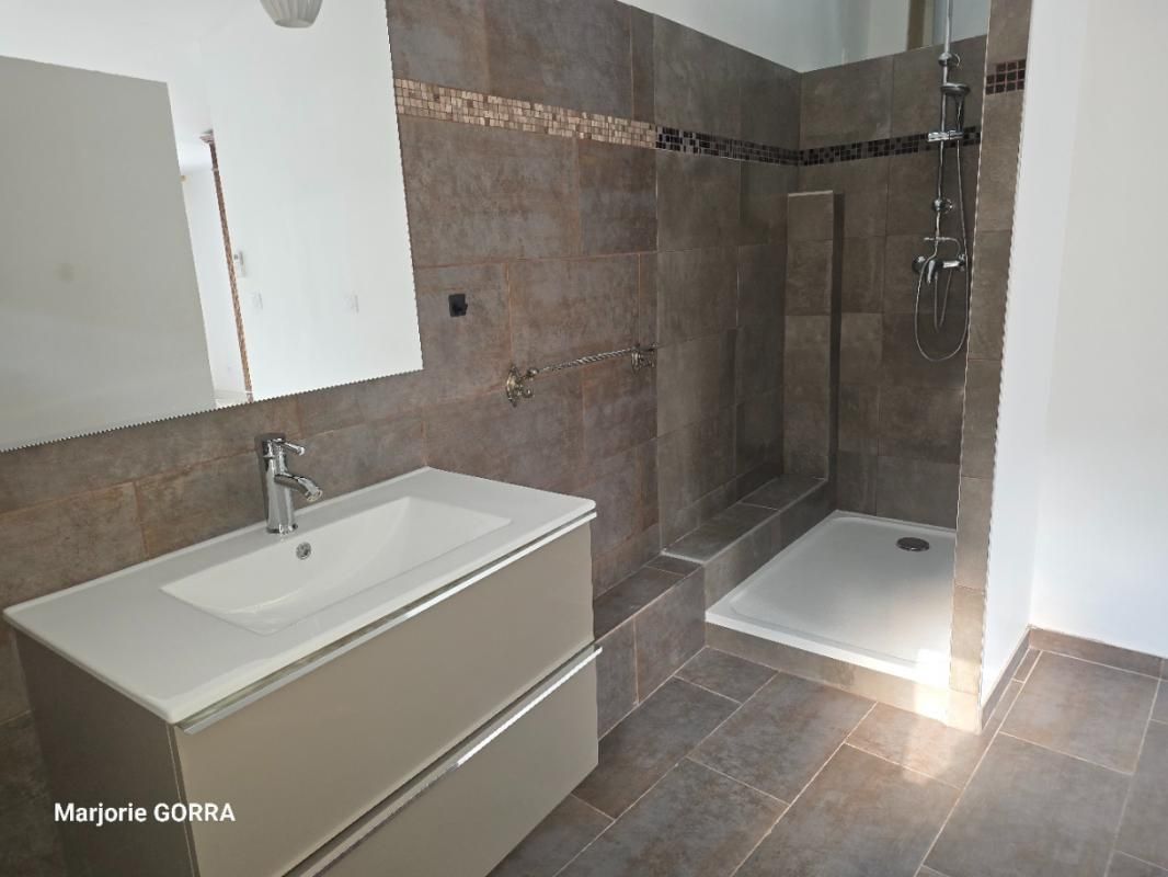 NANS-LES-PINS NANS LES PINS MAISON DE VILLAGE T3 4