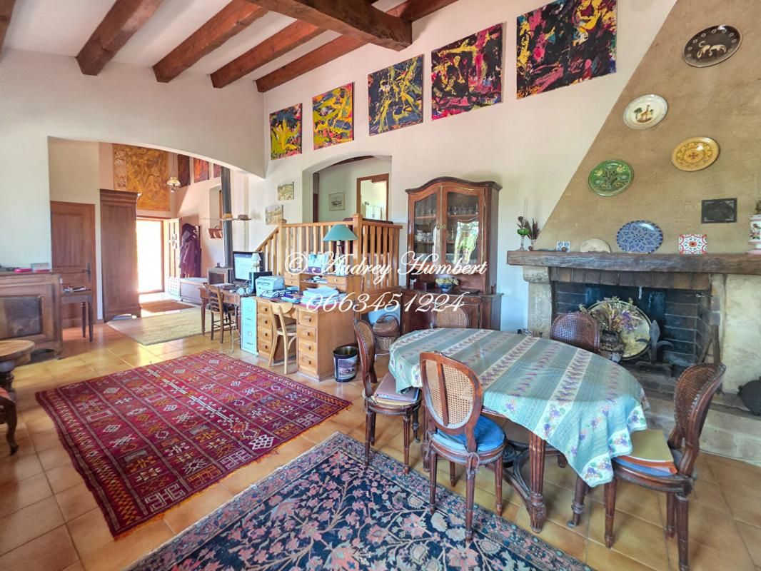 RIEZ EXCLUSIVITE, ALLEMAGNE en PROVENCE, proche RIEZ, PROPRIETE au calme absolu composée d'une habitation de 150 m² + maisonnette sur 15 HA avec vue fabuleuse 3