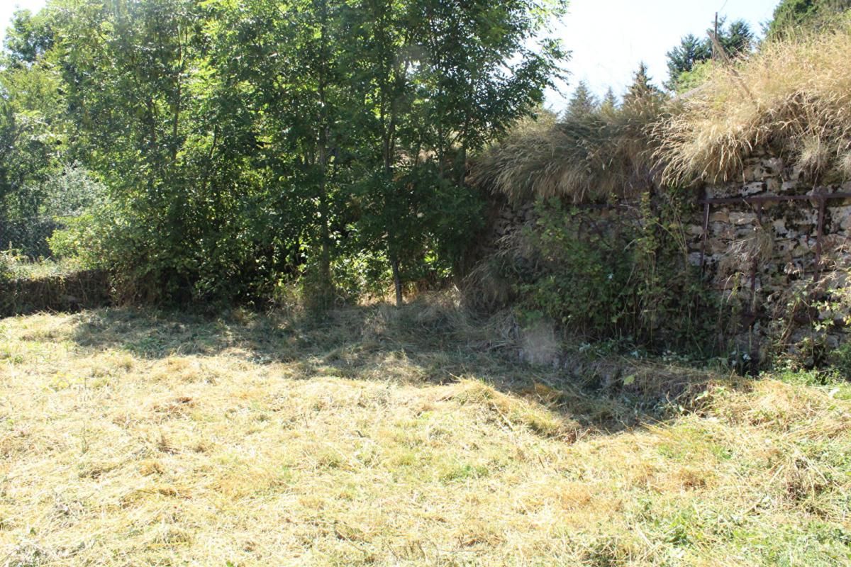 SAINT-ETIENNE-DE-LUGDARES Maison avec local commercial et double garage de 66 m² 1
