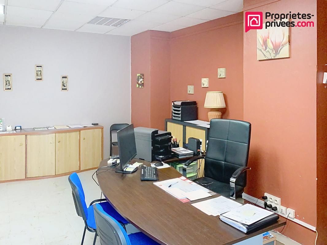 LE VIGAN Local commercial Le Vigan 2 pièce(s) 83 m2 2