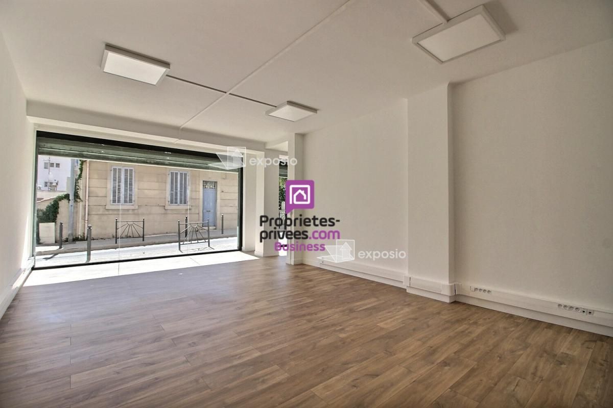 CASSIS CASSIS - LOCAL COMMERCIAL A LOUER - 78 m² - 3 260 Euros HTHC - 2