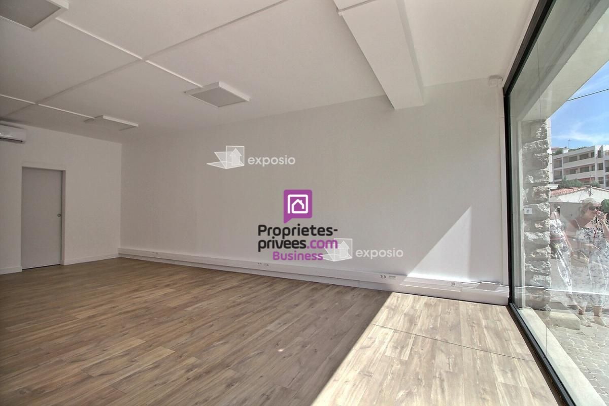 CASSIS CASSIS - LOCAL COMMERCIAL A LOUER - 78 m² - 3 260 Euros HTHC - 3