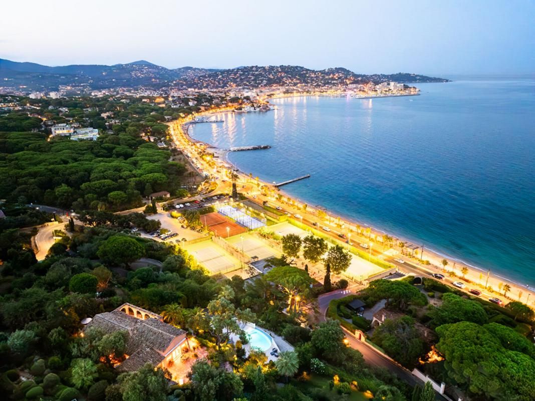 SAINTE-MAXIME Vue mer incroyable sur tout le Golfe de Saint Tropez : Villa Sainte Maxime 8 pièce(s) 288 m2 2