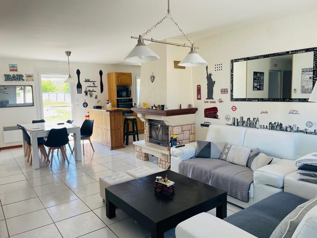 SERAZEREUX Maison Serazereux 3 chambres Plain pied SANS TRAVAUX 85 m2, terrain 1500m2, garage 2