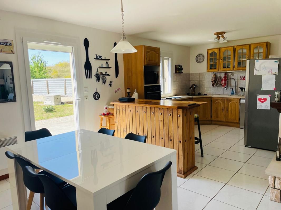 SERAZEREUX Maison Serazereux 3 chambres Plain pied SANS TRAVAUX 85 m2, terrain 1500m2, garage 4