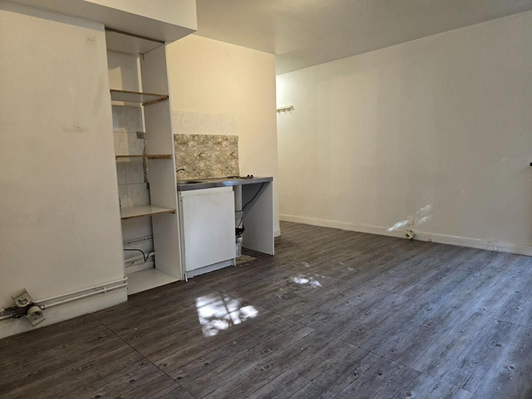 NEUILLY-SUR-SEINE Joli studio en souplex _ Immeuble de standing _ Neuilly-sur-Seine 2