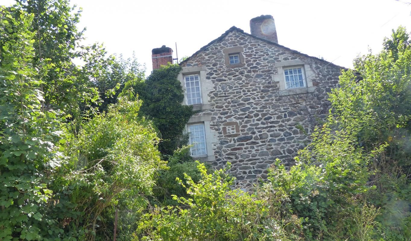 SAINT-JULIEN-CHAPTEUIL Remarquable Maison en pierre à Saint-Julien-Chapteuil 3
