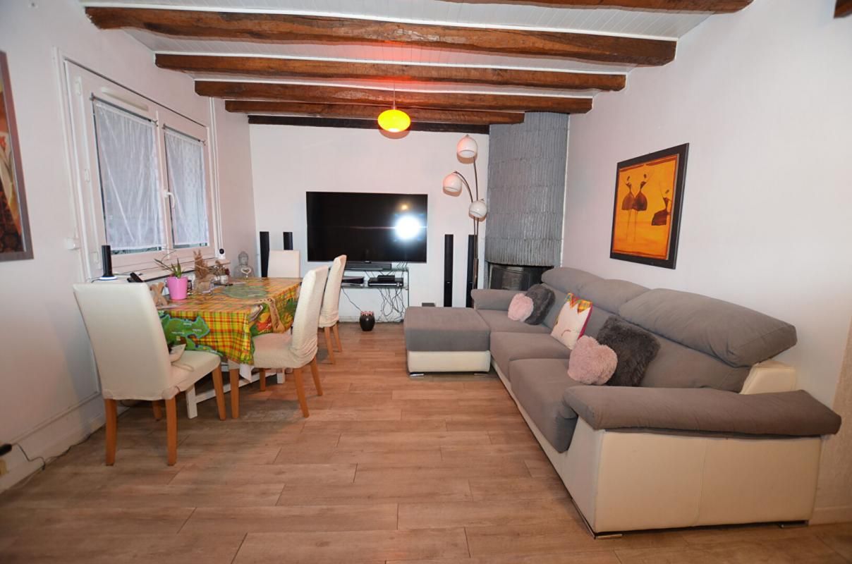 SAINTE-GENEVIEVE-DES-BOIS Immeuble composé de 2 appartements T3 2