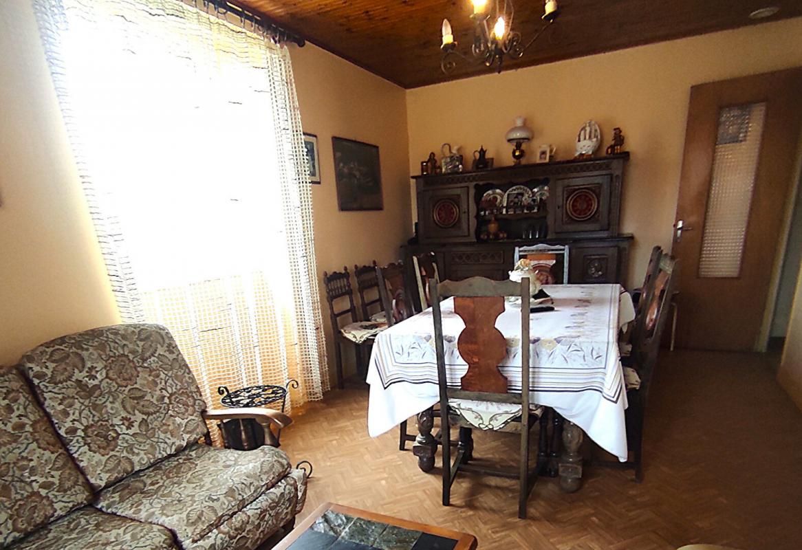 SAINT-ALLOUESTRE Fort potentiel pour cette maison de plain pied à Saint Allouestre à rénover entièrement 4