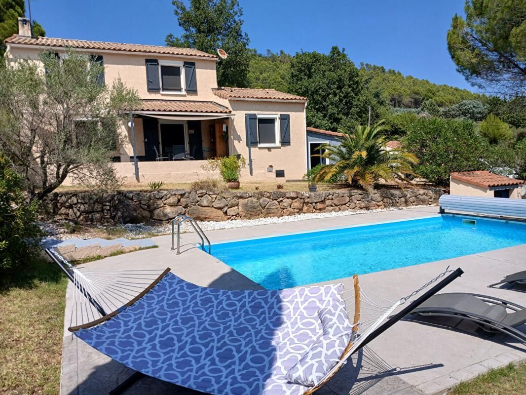 LE VAL Villa T6 de 126 m2 sur 1785m² de terrain avec piscine - LE VAL 2