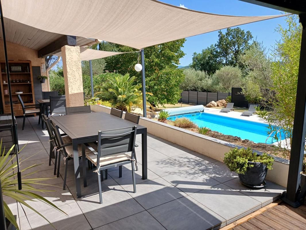 LE VAL Villa T6 de 126 m2 sur 1785m² de terrain avec piscine - LE VAL 3