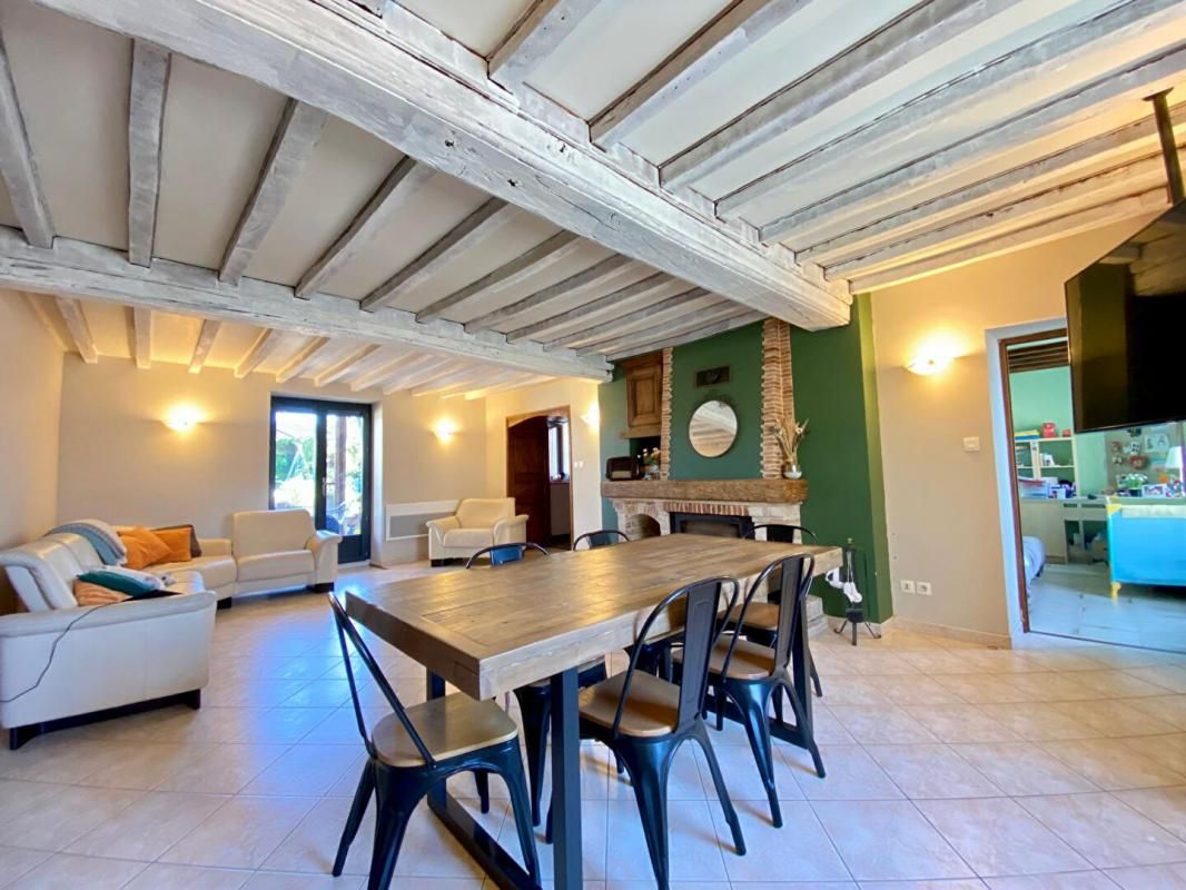 BAGE-LE-CHATEL Charmante maison de ville de 200 m2 à vendre à Bâgé-Dommartin 2