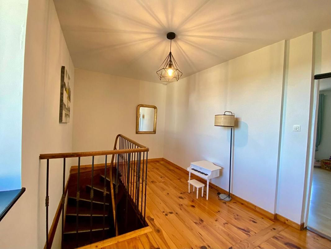 BAGE-LE-CHATEL Charmante maison de ville de 200 m2 à vendre à Bâgé-Dommartin 3