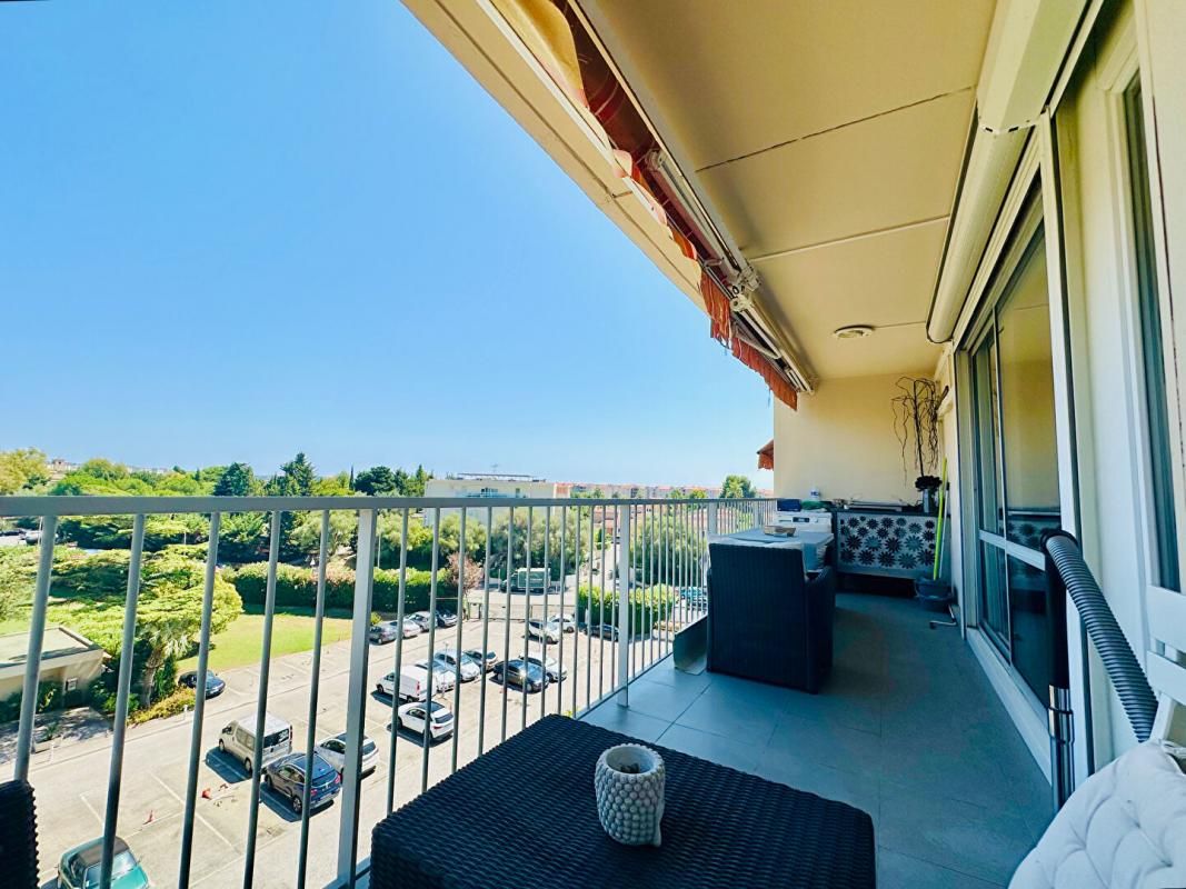ANTIBES Appartement rénové 2 pièces 40m2 Antibes, terrasse cave et parking 4