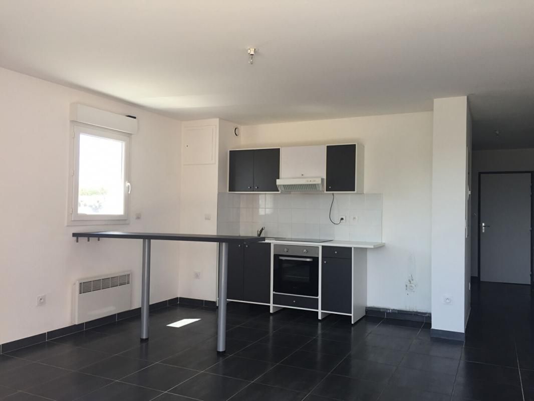 MIRAMAS Appartement T2 avec terrasse et 2 places de parking privées 1