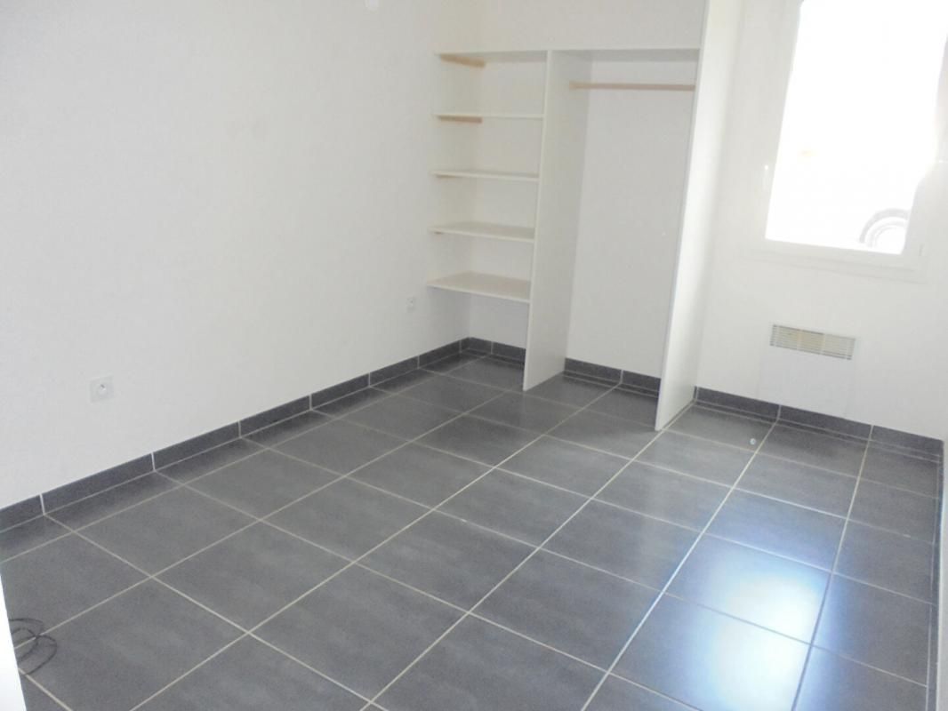 MIRAMAS Appartement T2 avec terrasse et 2 places de parking privées 3