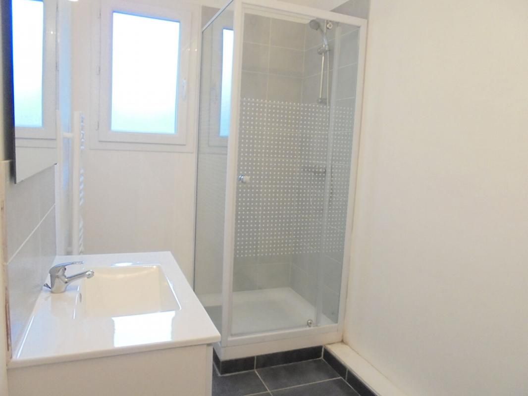 MIRAMAS Appartement T2 avec terrasse et 2 places de parking privées 4