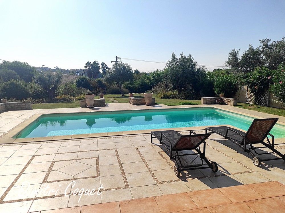 COULOBRES Villa plain-pied - deux espaces nuit - garage - piscine 2