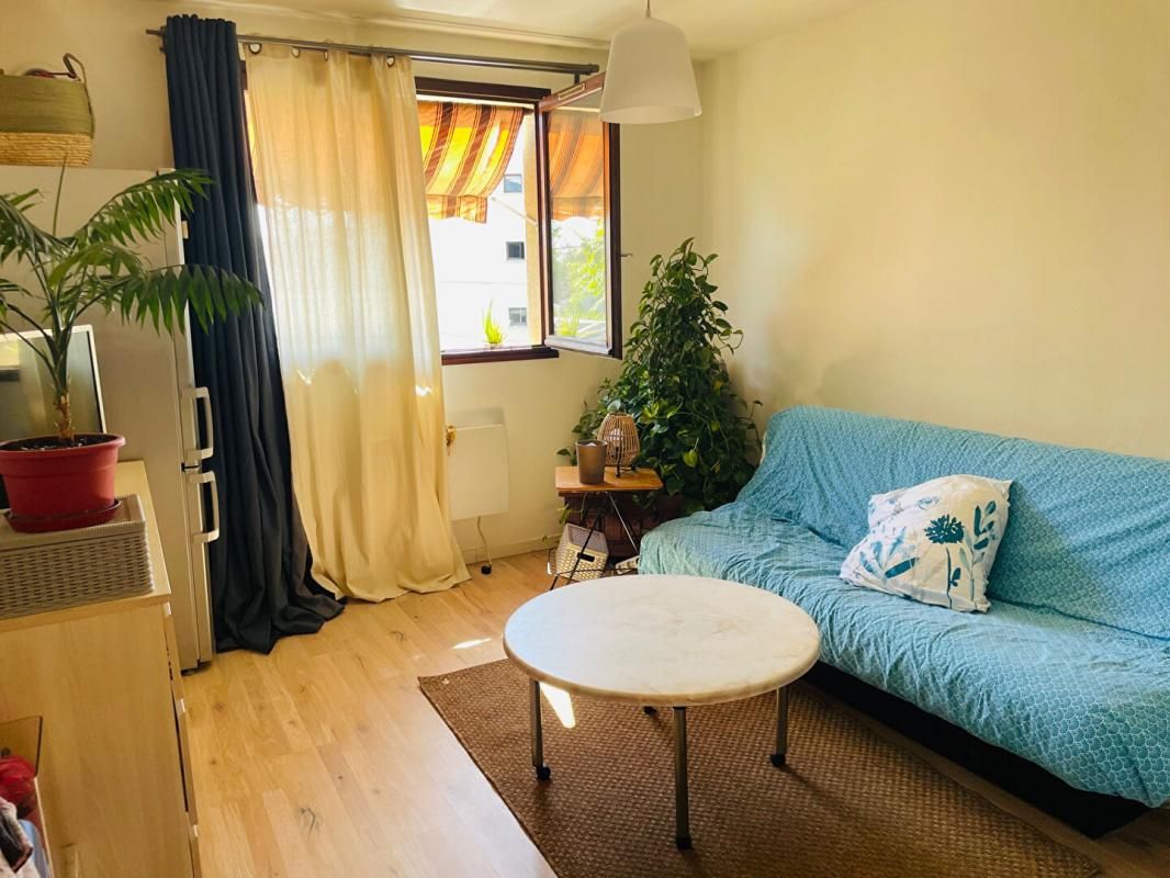 Studio Dreux  22 m2 vue dégagée, proche commerces et écoles, place de parking