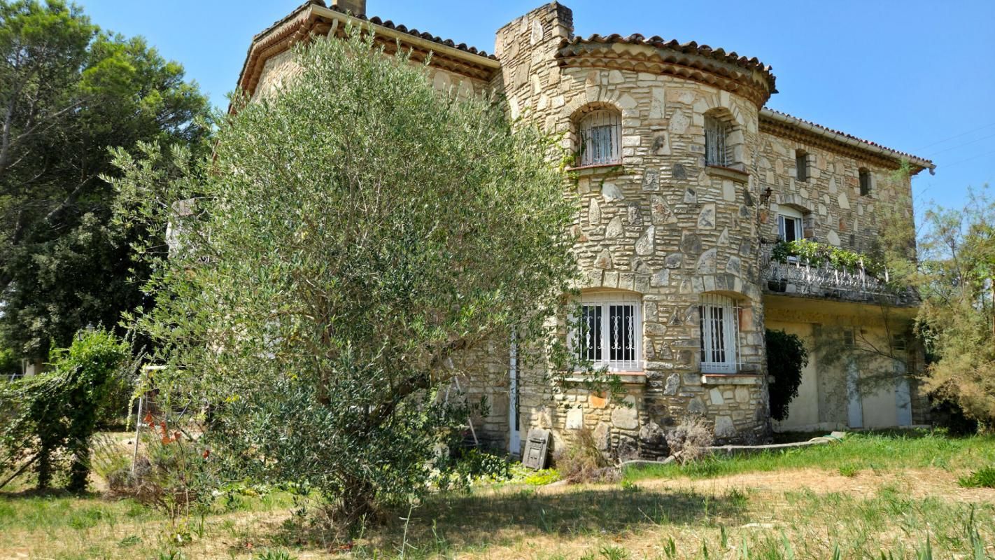 CORNILLON Villa Cornillon 12 pièce(s) 368 m2 1