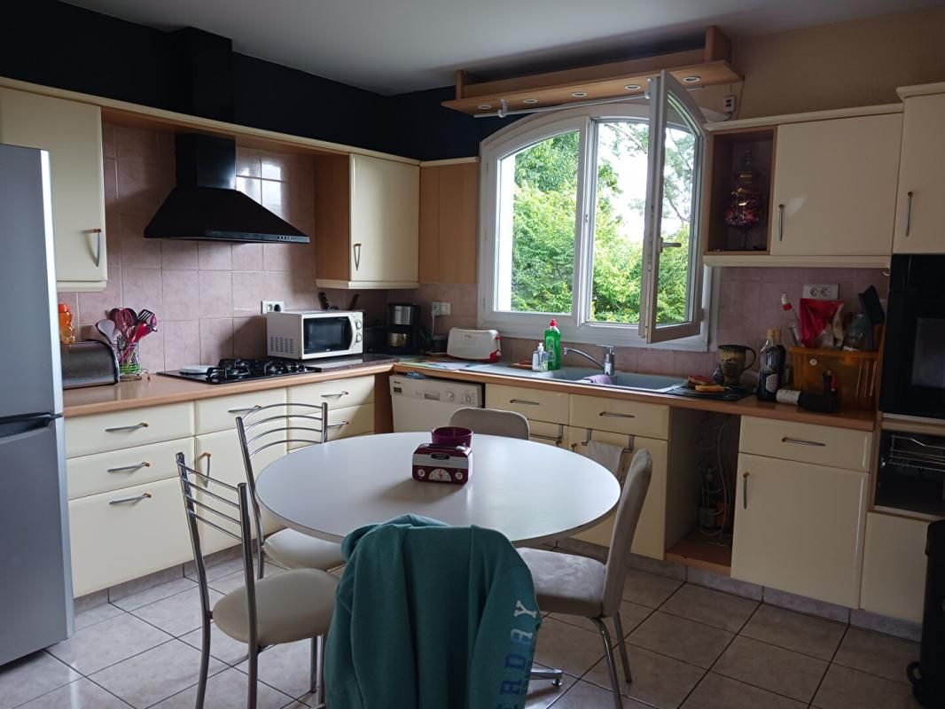 LONS-LE-SAUNIER Maison Lons Le Saunier 6 pièce(s) 3