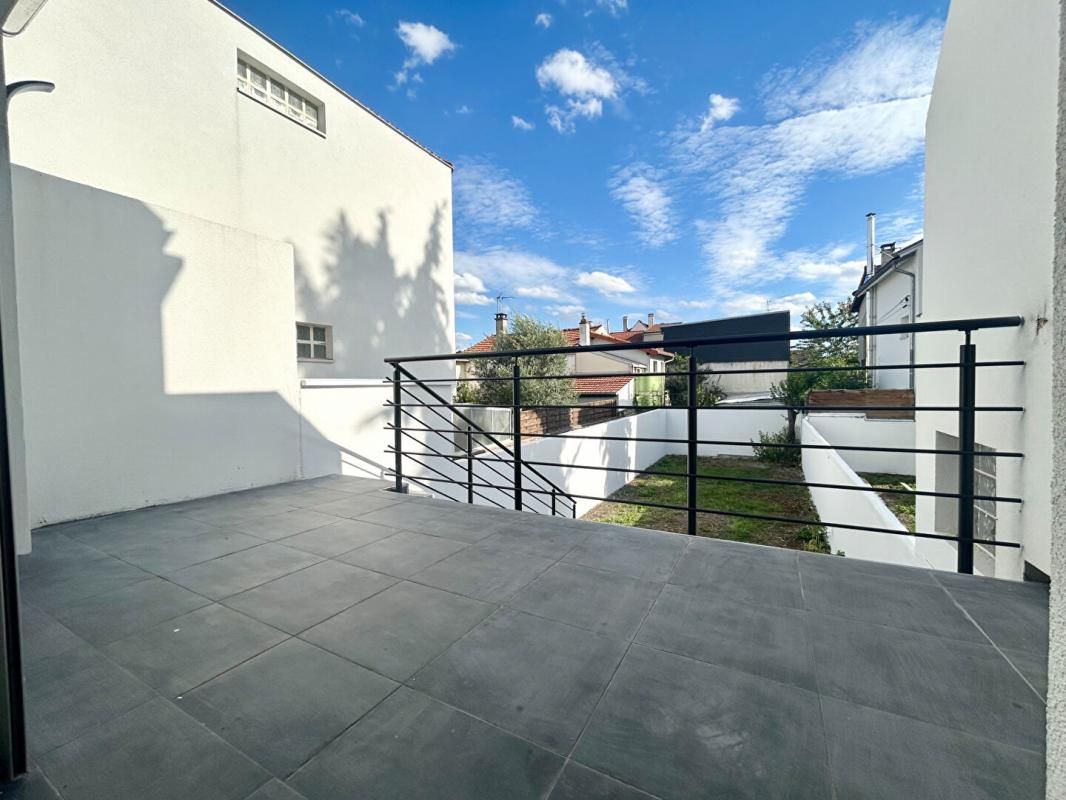 Fontenay Maison proche RER avec 2 terrasses et jardin