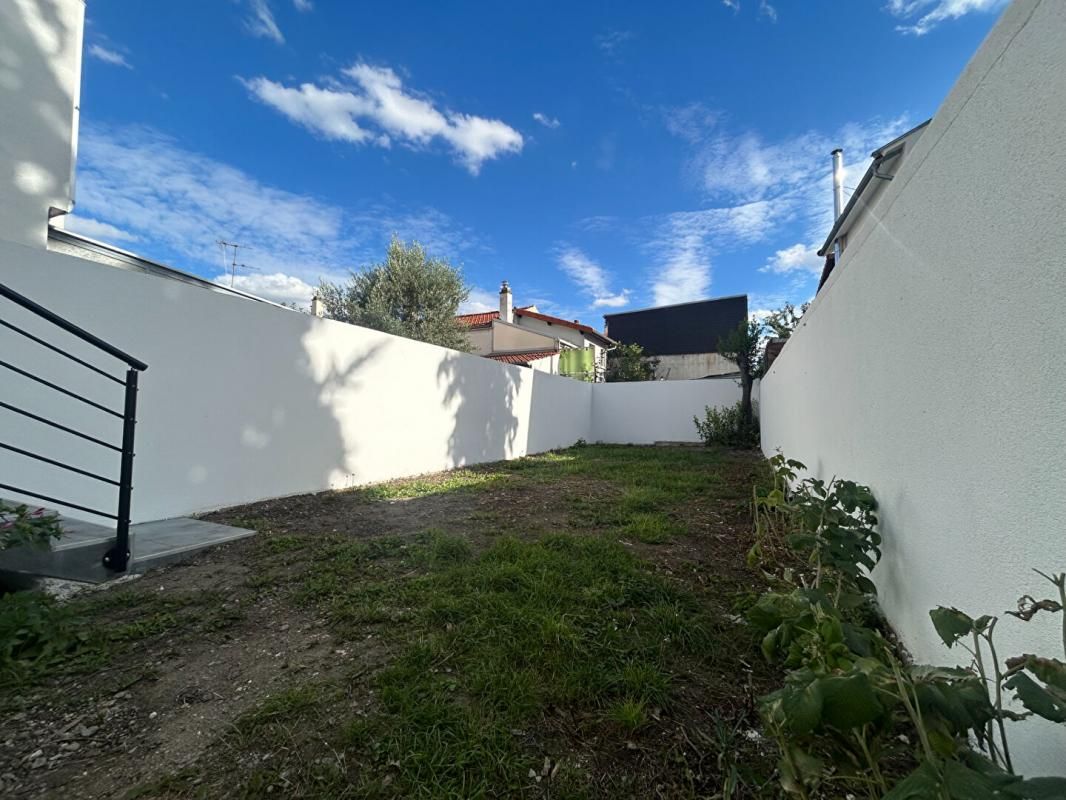FONTENAY-SOUS-BOIS Fontenay Maison proche RER avec 2 terrasses et jardin 3