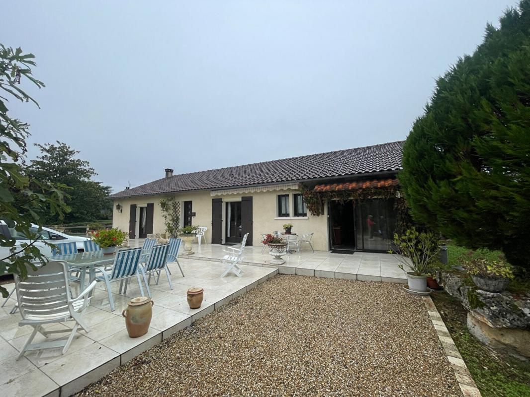 LA TOUR-BLANCHE Maison La Tour Blanche Cercles 4 pièces 125 m2 2