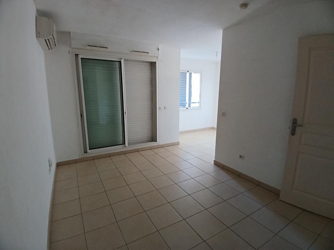 SAINT-ANDRE Studio de 24.41 m2 et 7.89 m² de varangue à Saint André 97440 1