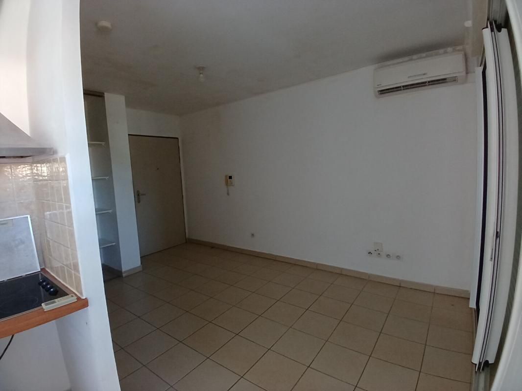 SAINT-ANDRE Studio de 24.41 m2 et 7.89 m² de varangue à Saint André 97440 2