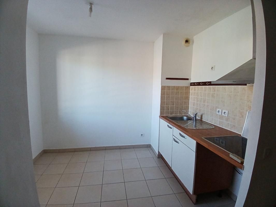 SAINT-ANDRE Studio de 24.41 m2 et 7.89 m² de varangue à Saint André 97440 3