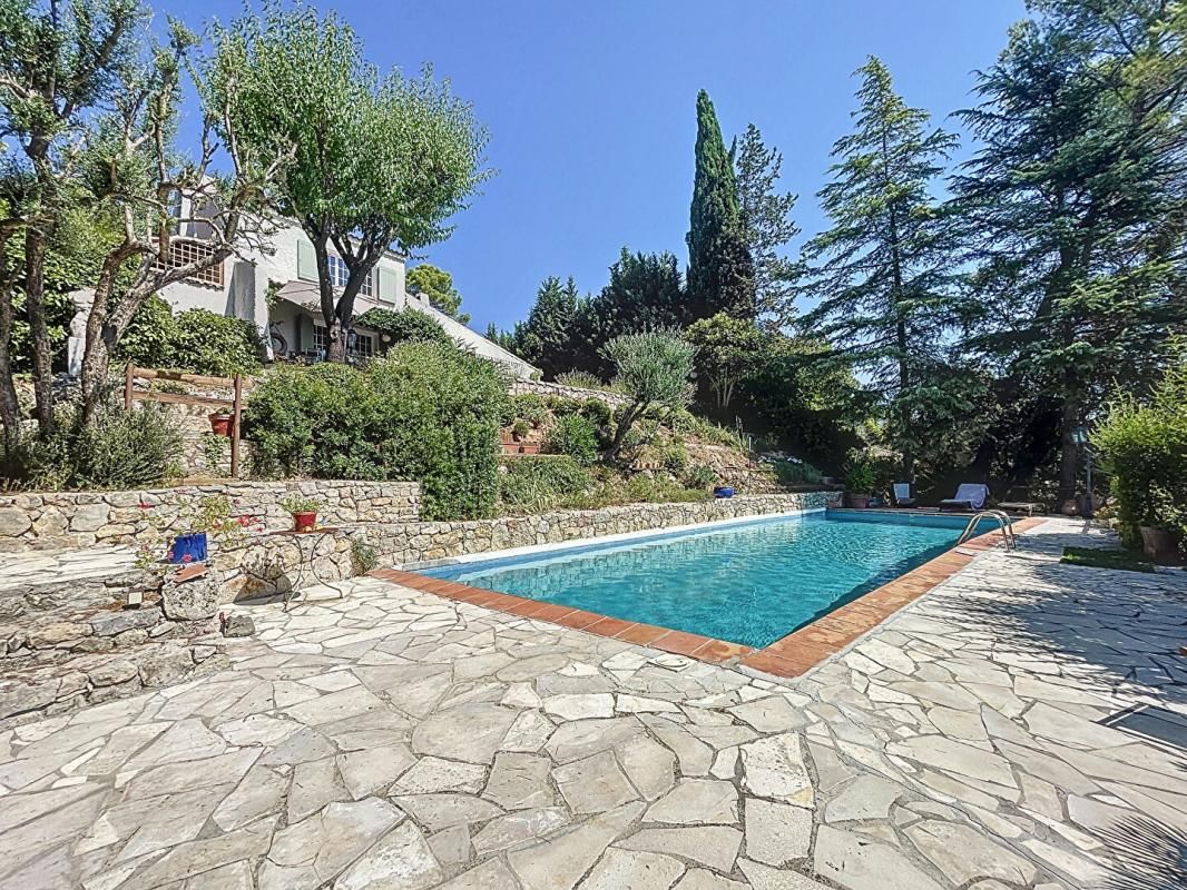 LE THORONET Maison Le Thoronet 142.5 m2 + piscine + garage + dépendance 4