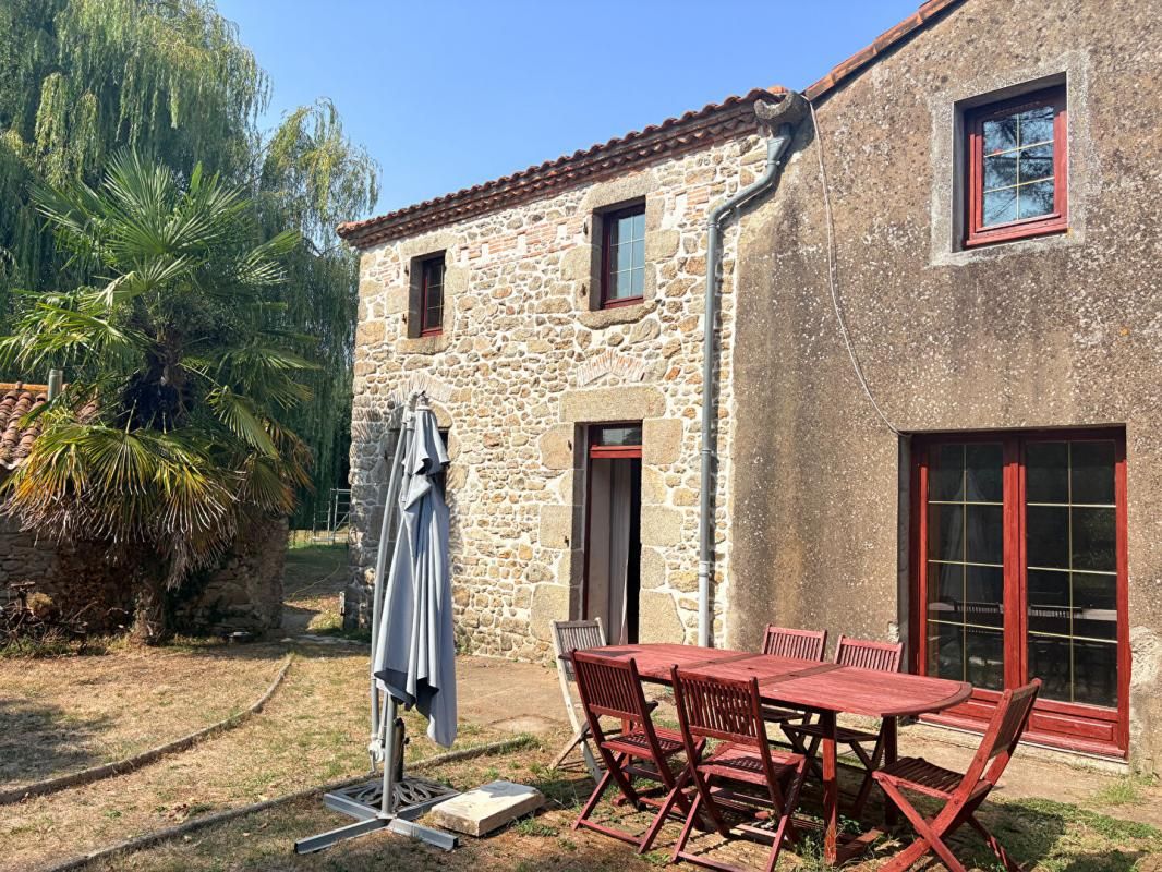 CUGAND Maison 145 m² - Étang privé - Grand jardin - 3