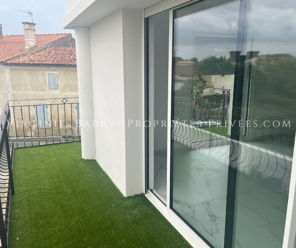 TONNAY-BOUTONNE APPARTEMENT T3 AVEC BALCON ET 2 PARKINGS PRIVATIFS 3