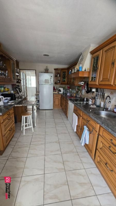 NUEIL-SOUS-FAYE Maison Nueil Sous Faye 7 pièce(s) 228 m2 4