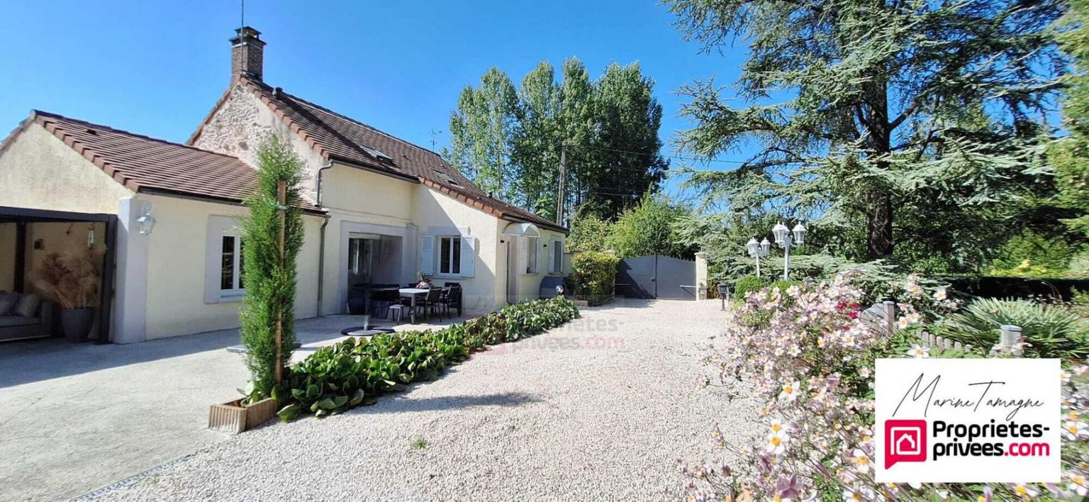 SAINT-VAAST-DE-LONGMONT Maison individuelle de charme 138 m² habitables sur terrain de 2100 m² Saint-Vaast-de-Longmont 1