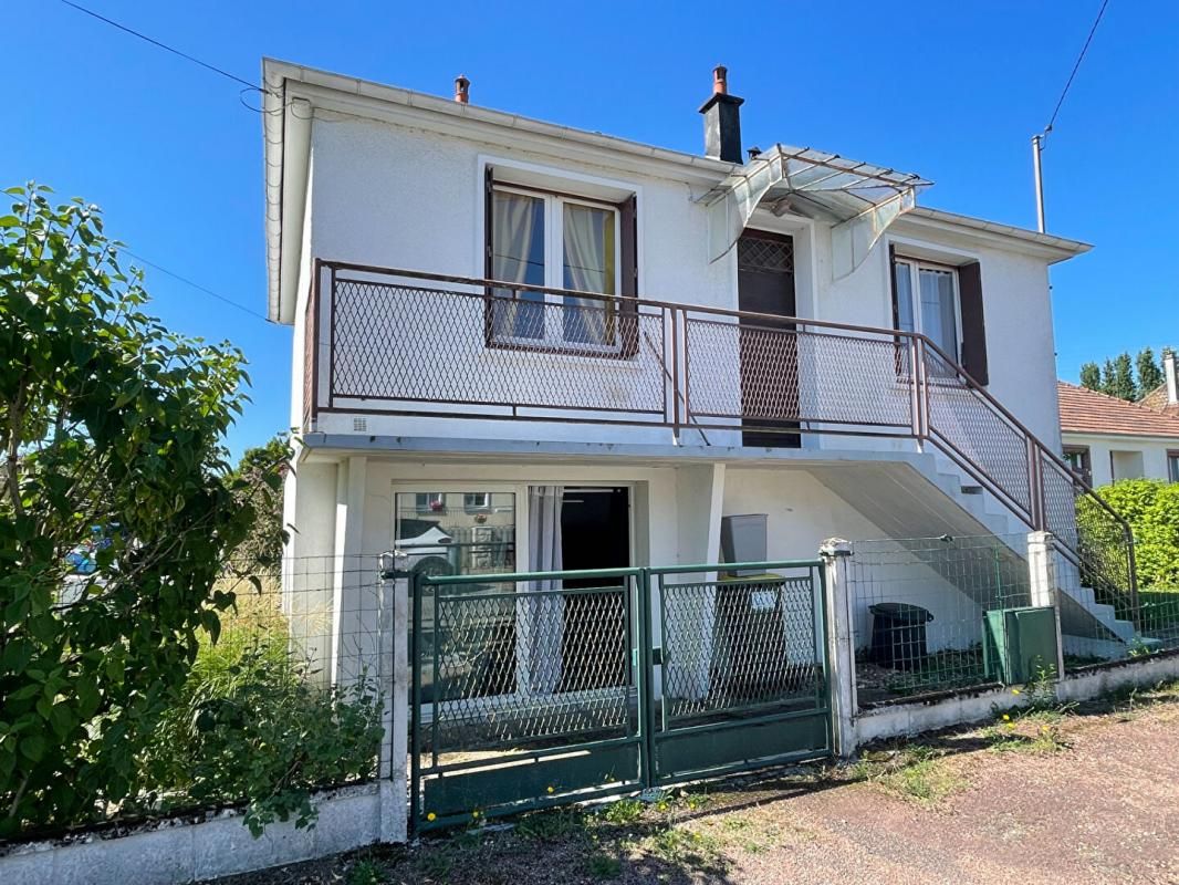 VILLEMANDEUR Maison Villemandeur 1