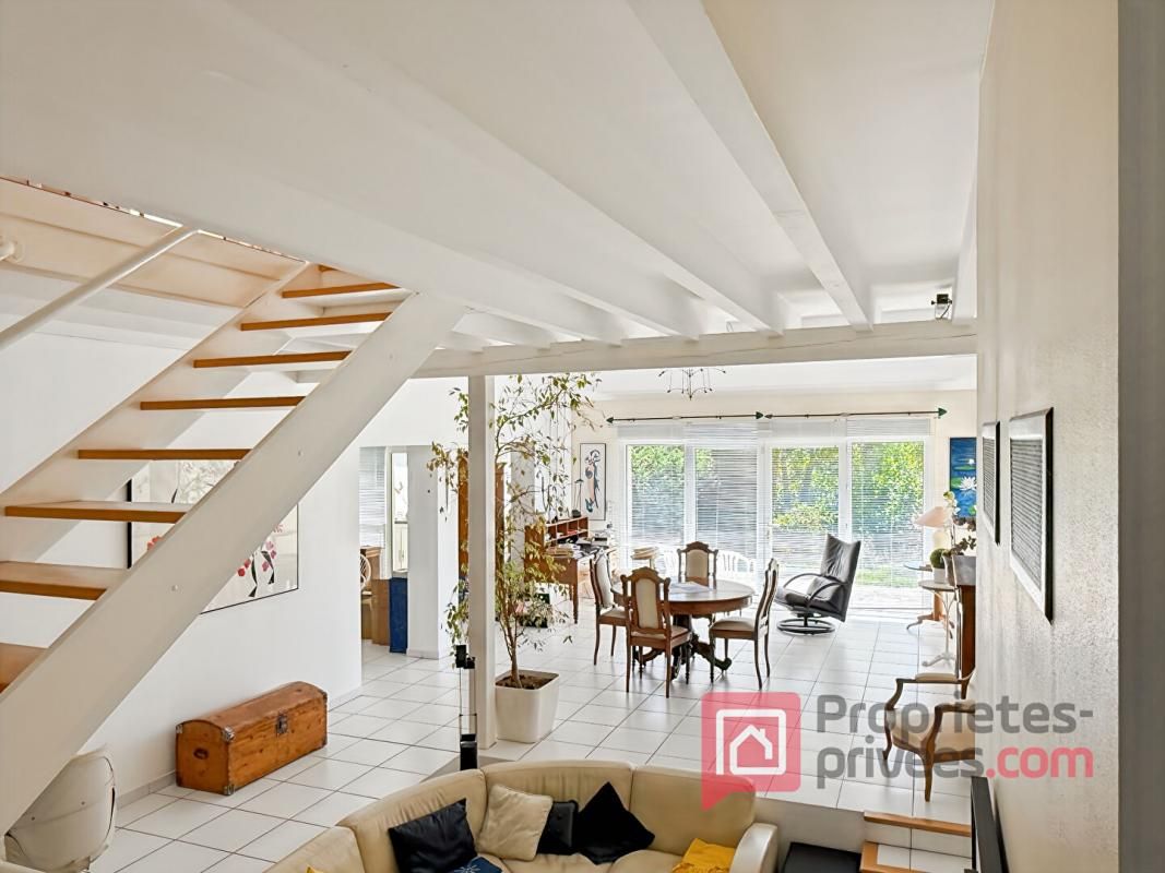 EGUILLY-SOUS-BOIS Maison Eguilly Sous Bois 7 pièce(s) 198 m2 3