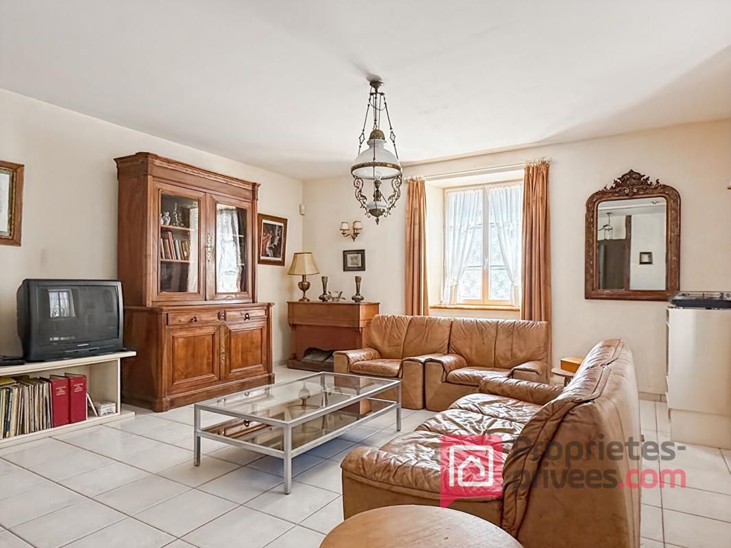 EGUILLY-SOUS-BOIS Maison Eguilly Sous Bois 7 pièce(s) 134 m2 2