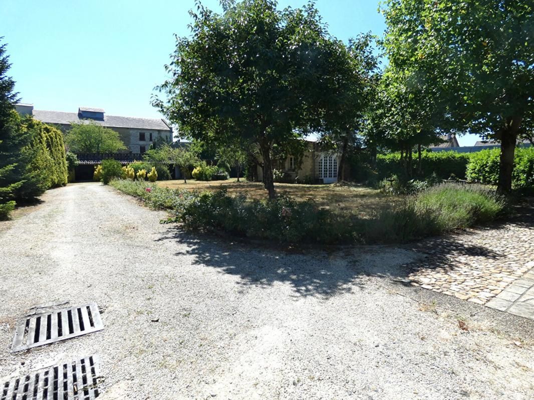 EXCIDEUIL 2 Maisons / dépendances / garage / terrain 1900m² 3