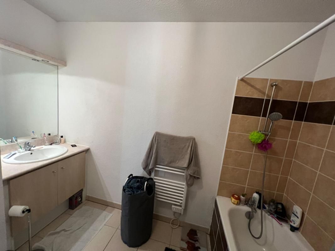 GRANS Appartement en rez de jardin avec piscine privée 4
