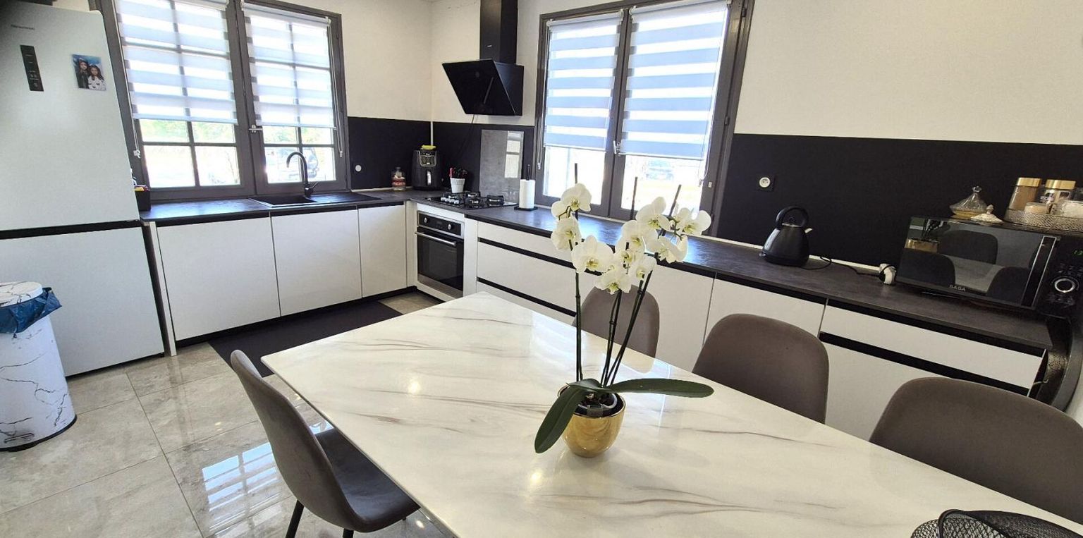 SAINT-DIZIER Belle Maison Individuelle ou Pavillon sur Sous-sol aménagé de 123 m² Rénové avec Cour, Balcon, Cuisine d'été et Terrain Clos et Arboré de 435 m² 3