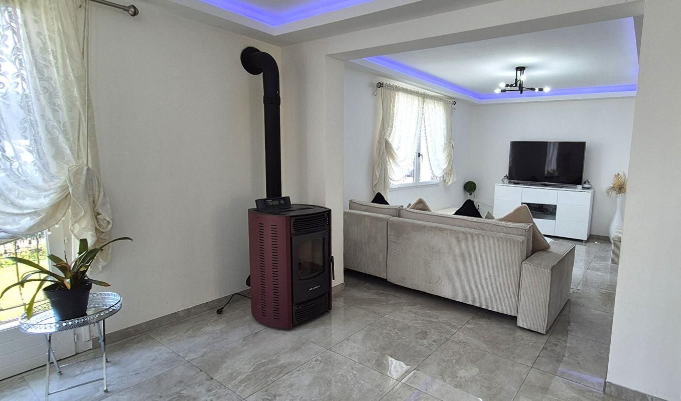 SAINT-DIZIER Belle Maison Individuelle ou Pavillon sur Sous-sol aménagé de 123 m² Rénové avec Cour, Balcon, Cuisine d'été et Terrain Clos et Arboré de 435 m² 4