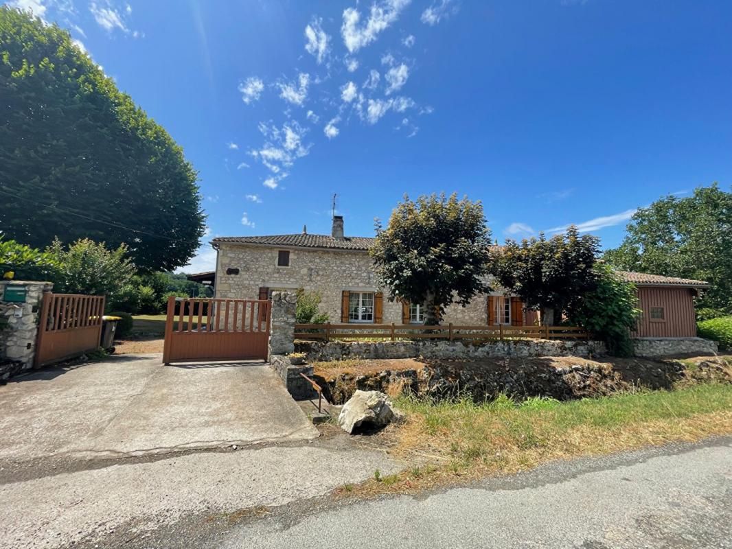 SAINTE-RADEGONDE Authentique maison en pierre avec parc arboré clos et calme absolu 1