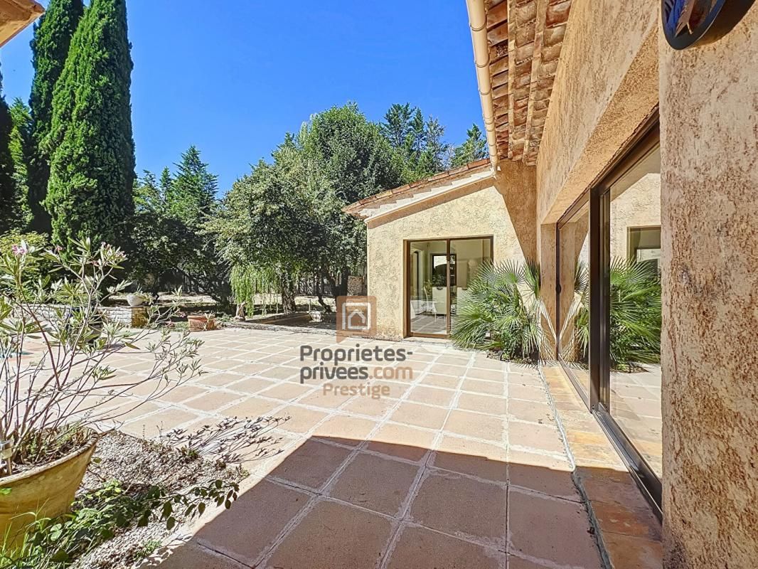 MONTAUROUX Villa  d'architecte  8 PIÈCES  AVEC PISCINE PROCHE A8 4