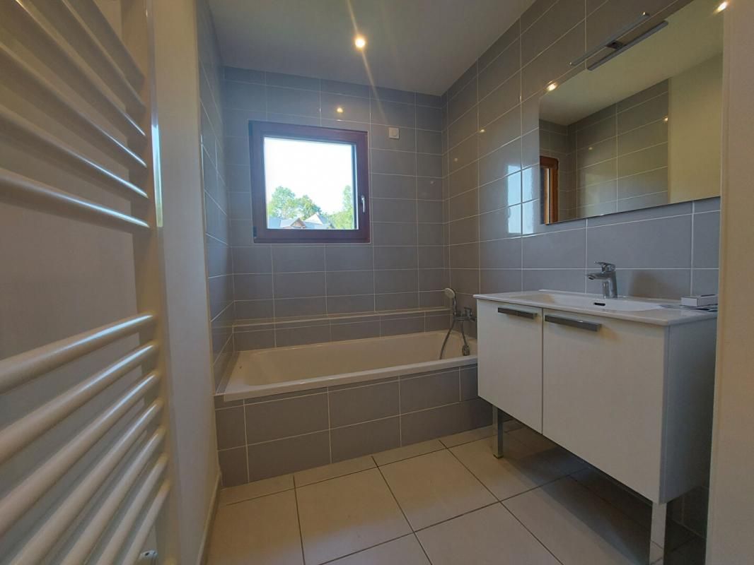 LA CHAPELLE-SAINT-MAURICE À louer :T3 duplex avec balcon, garage, cave et buanderie 4